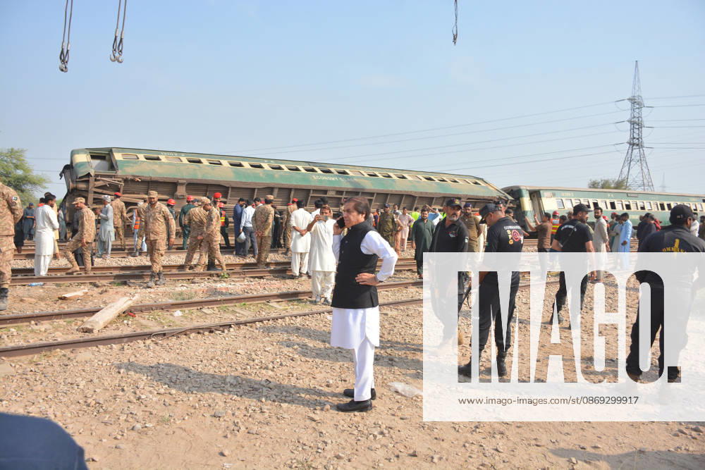 7 killed, 40 injured as passenger train derails in Pakistan MULTAN, PAKISTAN - OCTOBER 13: Rescue workers search for victims following the derailment of the Rehman Baba Express passenger train on the outskirts of Multan, Pakistan, on October 13, 2026. At least seven people were killed and 40 others injured when a passenger train derailed in Pakistan s eastern Punjab province early Tuesday, local media reported. Muhammad Reza Anadolu Multan Pakistan. Editorial use only. Please get in touch for any other usage.
