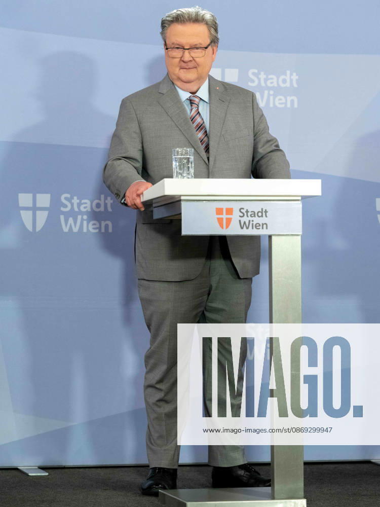 2026-10-13-Pressegespräch-des-Bürgermeisters Wiener Bürgermeister und Landeshauptmann Michael Ludwig (SPÖ) am 13. Oktober 2026 beim Pressegespräch zum Thema ME CFS und postakute Infektionssyndrome - Forschung und Versorgung im Rathaus in Wien, Wien, Österreich.