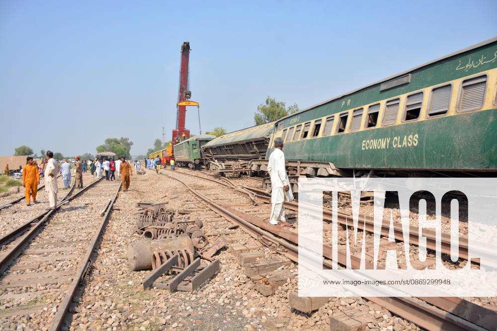 7 killed, 40 injured as passenger train derails in Pakistan MULTAN, PAKISTAN - OCTOBER 13: Rescue workers search for victims following the derailment of the Rehman Baba Express passenger train on the outskirts of Multan, Pakistan, on October 13, 2026. At least seven people were killed and 40 others injured when a passenger train derailed in Pakistan s eastern Punjab province early Tuesday, local media reported. Muhammad Reza Anadolu Multan Pakistan. Editorial use only. Please get in touch for any other usage.