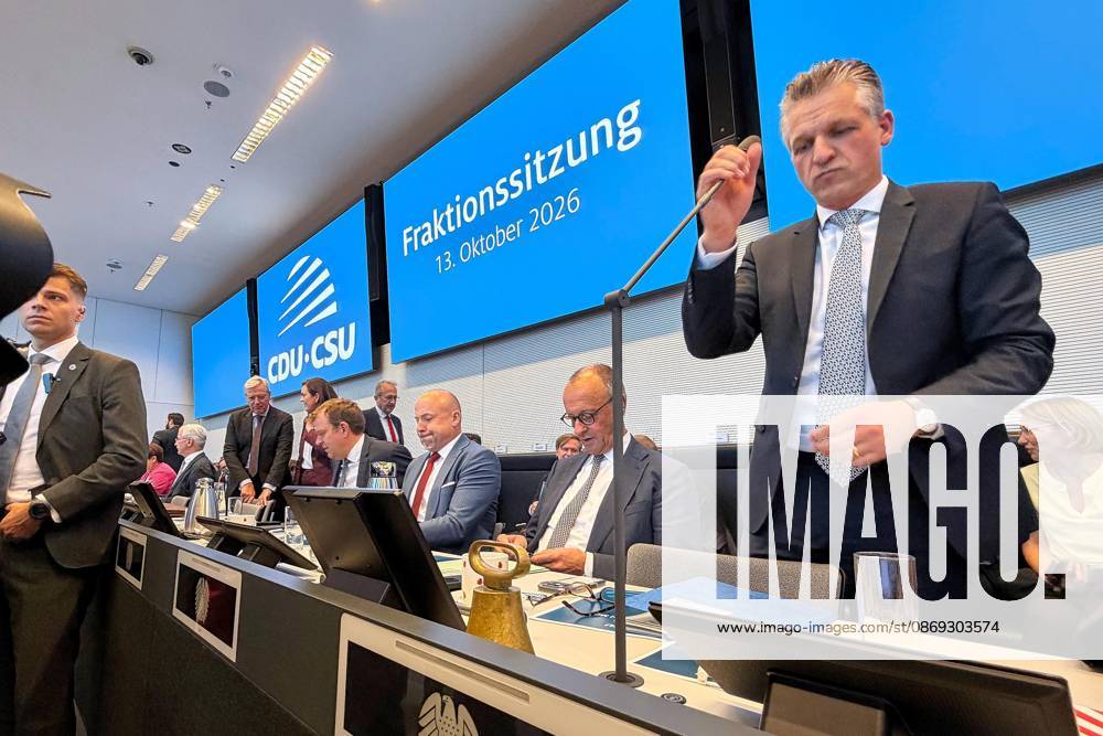 Berlin, Deutschland, 13.10.2026: Deutscher Bundestag: Unions-Fraktionssitzung: Thorsten Frei (CDU) eröffnet die Sitzung zu Beginn