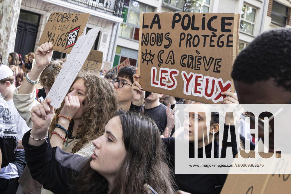 High School Students Protest Education Budget Cuts In Lille - France Protesters seen holding placards as they march through the streets during the demonstration. Thousands of high school students and protesters are marching through the streets to protest against budget cuts affecting high schools and the entire national education system in Lille on 13 October 2026. Photo by Sebastien Courdji ABACAPRESS Lille Hauts-de-France France