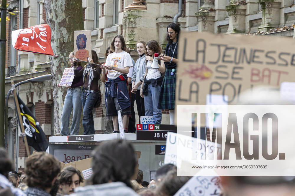 High School Students Protest Education Budget Cuts In Lille - France Protesters seen holding placards as they march through the streets during the demonstration. Thousands of high school students and protesters are marching through the streets to protest against budget cuts affecting high schools and the entire national education system in Lille on 13 October 2026. Photo by Sebastien Courdji ABACAPRESS Lille Hauts-de-France France