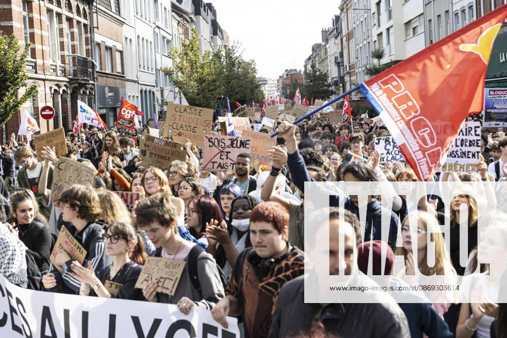 High School Students Protest Education Budget Cuts In Lille - France Protesters seen holding placards as they march through the streets during the demonstration. Thousands of high school students and protesters are marching through the streets to protest against budget cuts affecting high schools and the entire national education system in Lille on 13 October 2026. Photo by Sebastien Courdji ABACAPRESS Lille Hauts-de-France France