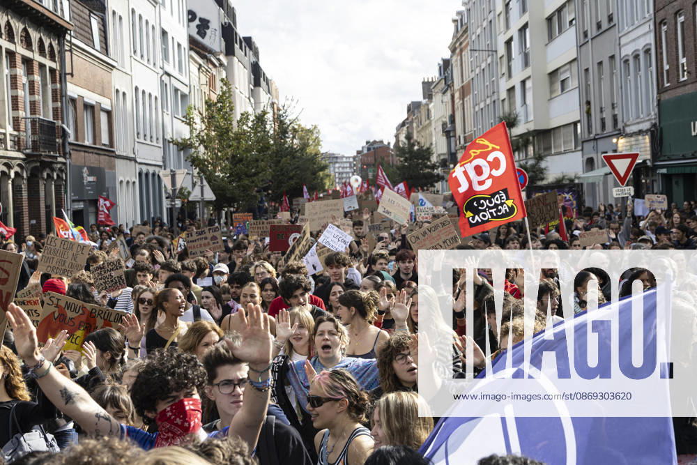 High School Students Protest Education Budget Cuts In Lille - France Protesters seen holding placards as they march through the streets during the demonstration. Thousands of high school students and protesters are marching through the streets to protest against budget cuts affecting high schools and the entire national education system in Lille on 13 October 2026. Photo by Sebastien Courdji ABACAPRESS Lille Hauts-de-France France
