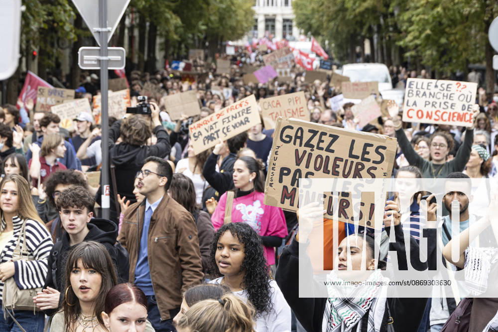 High School Students Protest Education Budget Cuts In Lille - France Protesters seen holding placards as they march through the streets during the demonstration. Thousands of high school students and protesters are marching through the streets to protest against budget cuts affecting high schools and the entire national education system in Lille on 13 October 2026. Photo by Sebastien Courdji ABACAPRESS Lille Hauts-de-France France