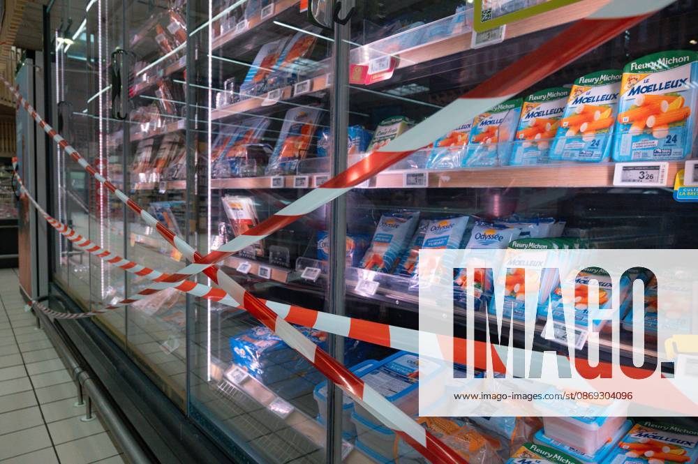 CYBERATTACK ON REFRIGERATION SYSTEMS IN SUPERMARKETS PHOTOPQR OUEST FRANCE ELSA RANCEL OUEST FRANCE LANNION OCTOBER 12, 2026 A cyberattack affected the refrigeration systems of about 100 major retail chains, such as Intermarché, Super U, and Leclerc, on Monday, October 12, 2026. Here, at this Intermarché in the Côtes-d’Armor—the store does not wish to be identified or named—the refrigerators in all the fresh and frozen food aisles have been shut down. THE SUPERMARKET DOES NOT WISH TO BE NAMED, SIMPLY A SCENE FROM AN INTERMARCHÉ IN THE CÔTES D’ARMOR Photo by ELSA RANCEL, OUEST FRANCE Several large and medium-sized retailers were victims of a cyberattack that affected refrigeration equipment on the night of Monday, October 12, 2026, Western