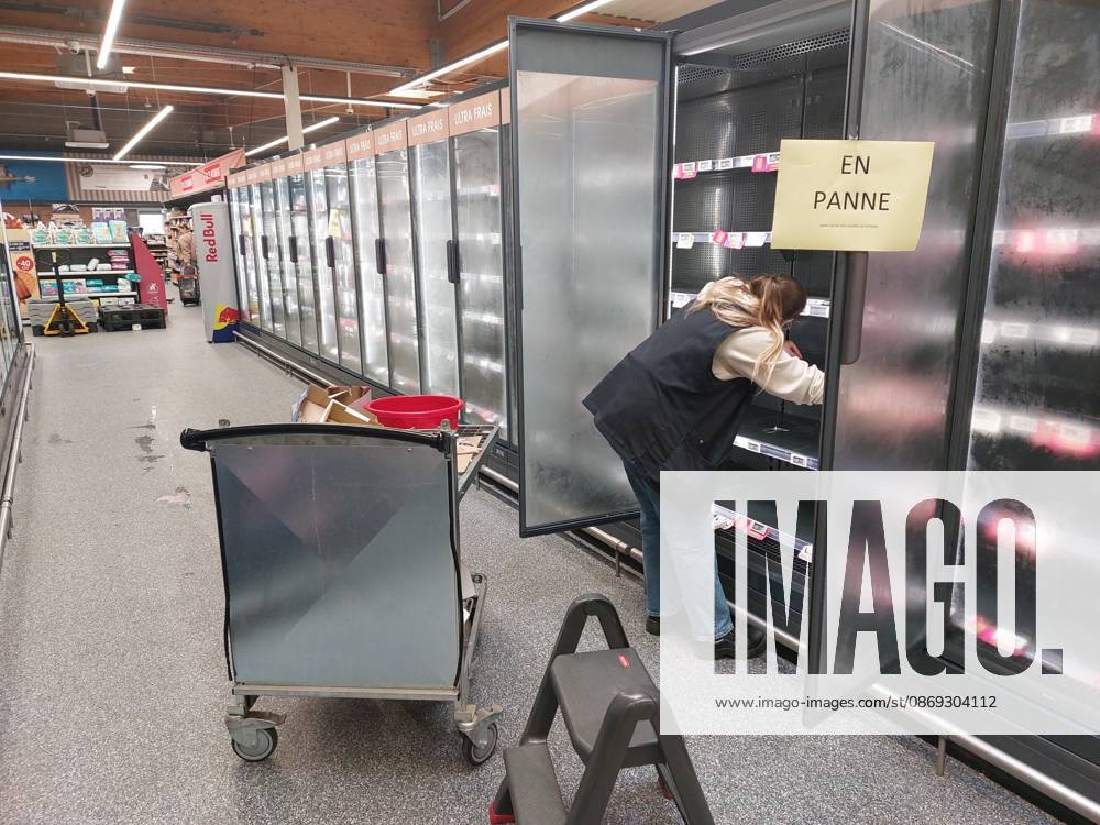 Cyberattack on Refrigerators PHOTOPQR LE TELEGRAMME Monique Kéromnès Saint Martin des Champs October 12, 2026 SAINT MARTIN DES CHAMPS 29 On October 12, 2026, at the Intermarché supermarket in Saint Martin des Champs, near the Morlaix 29 train station, all fresh and frozen food sections were out of service, this Monday, October 12, 2026, following a cyberattack on the management systems of the refrigerated display cases. Photo credit: Le Télégramme, Monique Kéromnès. Several large and medium-sized retailers were victims of a cyberattack that affected refrigeration equipment on the night of Monday, October 12, 2026, in western France, Saint-Martin-des-Champs, France