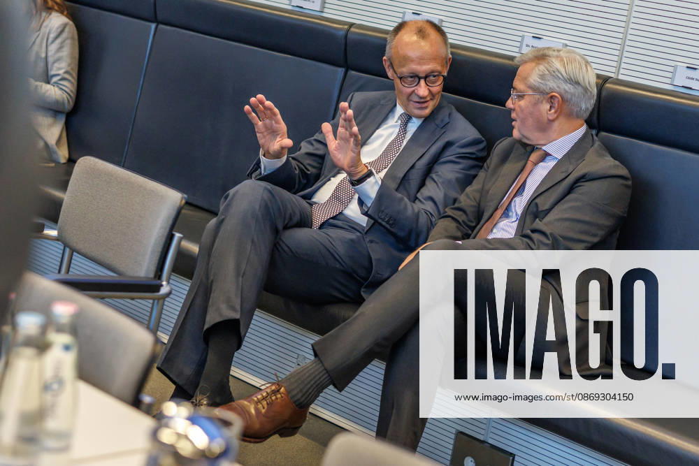 Fraktionssitzung CDU CSU Friedrich Merz (CDU), Fraktionsvorsitzender, bei einer Fraktionssitzung am 13.10.2026 in Berlin. Berlin Berlin Deutschland Bundestag