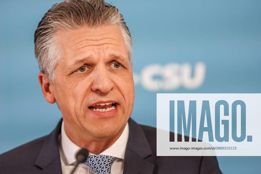 Statement vor den Fraktionssitzung der CDU CSU Alexander Hoffmann, stellvertretender Fraktionsvorsitzender der CDU CSU im Bundestag und Thorsten Frei (CDU), Fraktionsvorsitzender, spricht waehrend eines Statement vor den Fraktionssitzungen am 13.10.2026 in Berlin. Berlin Berlin Deutschland Reichstag