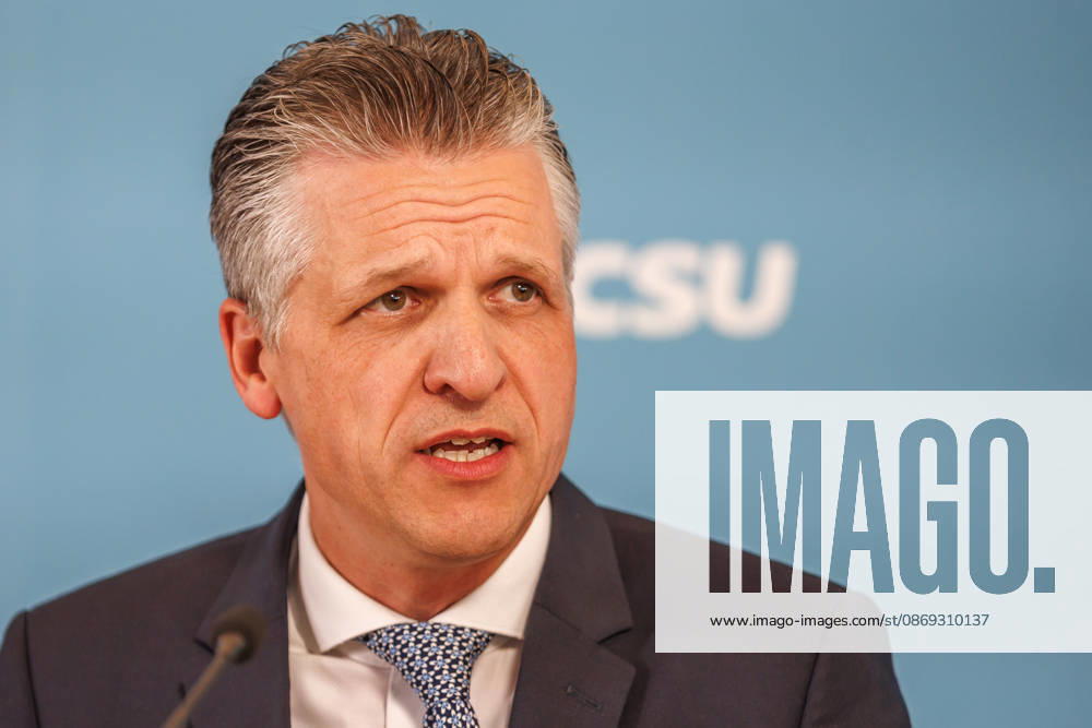 Statement vor den Fraktionssitzung der CDU CSU Alexander Hoffmann, stellvertretender Fraktionsvorsitzender der CDU CSU im Bundestag und Thorsten Frei (CDU), Fraktionsvorsitzender, spricht waehrend eines Statement vor den Fraktionssitzungen am 13.10.2026 in Berlin. Berlin Berlin Deutschland Reichstag