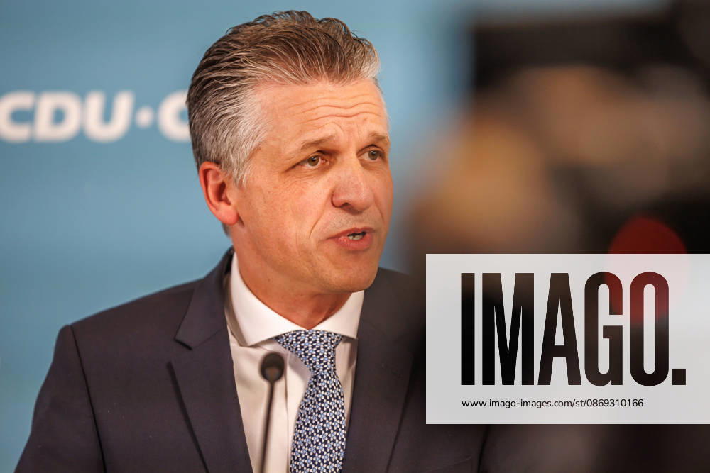 Statement vor den Fraktionssitzung der CDU CSU Alexander Hoffmann, stellvertretender Fraktionsvorsitzender der CDU CSU im Bundestag und Thorsten Frei (CDU), Fraktionsvorsitzender, spricht waehrend eines Statement vor den Fraktionssitzungen am 13.10.2026 in Berlin. Berlin Berlin Deutschland Reichstag