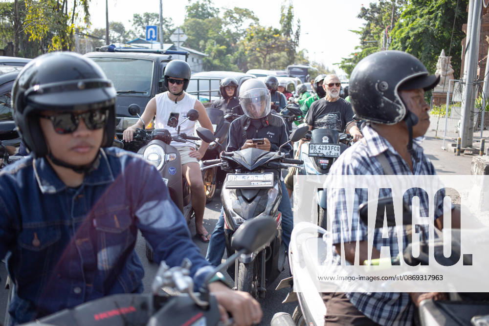 Motorcyclists line up at a filling station to get petrol in Denpasar as fuel delivery disruptions trigger widespread shortages across the Indonesian resort island of Bali. Denpasar Indonesia - ZUMAp229 20261013_zip_p229_009