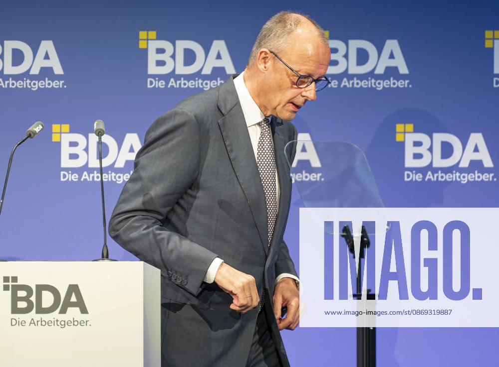 Friedrich Merz besucht Arbeitgebertag 2026 EUR, Deutschland, Berlin, 13.10.2026: Bundeskanzler Friedrich Merz (CDU) hält eine Keynote auf dem Arbeitgebertag 2026 der Bundesvereinigung der Deutschen Arbeitgeberverbände.