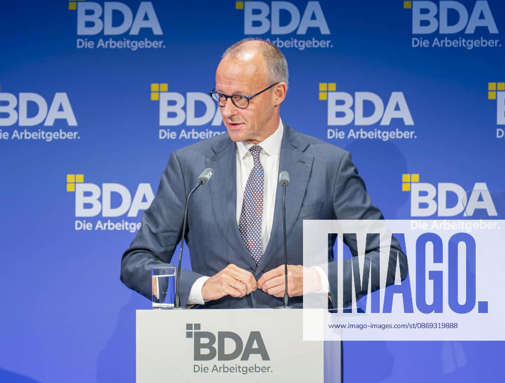 Friedrich Merz besucht Arbeitgebertag 2026 EUR, Deutschland, Berlin, 13.10.2026: Bundeskanzler Friedrich Merz (CDU) hält eine Keynote auf dem Arbeitgebertag 2026 der Bundesvereinigung der Deutschen Arbeitgeberverbände.