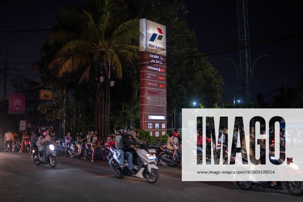 The Bali Island - Fuel Crisis - Transportation People wait in long lines for fuel at a PT. Pertamina gas station in Denpasar, Bali, Indonesia, on October 13, 2026. Gasoline shortages have caused lines to form throughout the day, potentially disrupting transportation and the economy on the island, a known tourist destination. Denpasar Indonesia