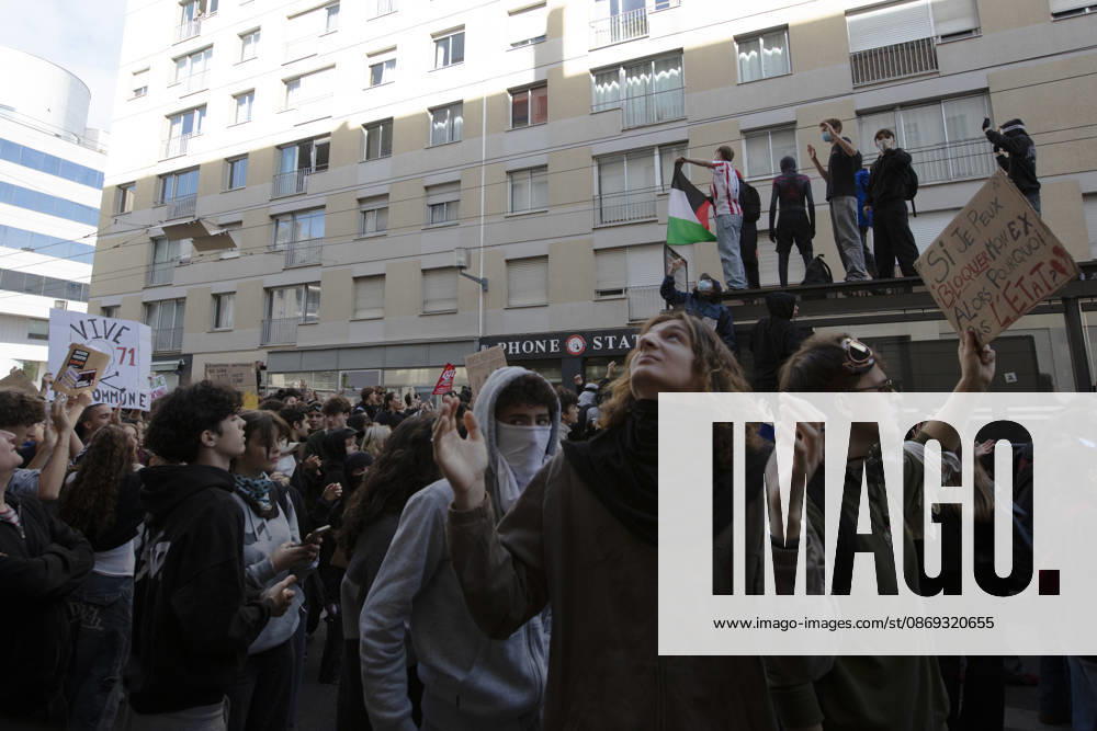 Student protest continues in Lyon LYON, FRANCE - OCTOBER 13: Students march during a demonstration over education funding in Lyon, France on October 13, 2026. Thousands of students and educational staff marched across the city as part of a nationwide day of strikes and school blockades demanding increased resources and structural reforms in national education. Laurent Vlad Anadolu Lyon France. Editorial use only. Please get in touch for any other usage.