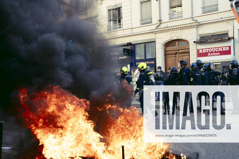 Student protest continues in Lyon LYON, FRANCE - OCTOBER 13: Police take security measures as students march during a demonstration over education funding in Lyon, France on October 13, 2026. Thousands of students and educational staff marched across the city as part of a nationwide day of strikes and school blockades demanding increased resources and structural reforms in national education. Laurent Vlad Anadolu Lyon France. Editorial use only. Please get in touch for any other usage.