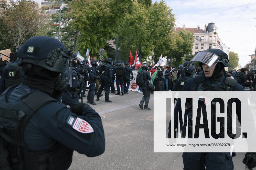 Student protest continues in Lyon LYON, FRANCE - OCTOBER 13: Police take security measures as students march during a demonstration over education funding in Lyon, France on October 13, 2026. Thousands of students and educational staff marched across the city as part of a nationwide day of strikes and school blockades demanding increased resources and structural reforms in national education. Laurent Vlad Anadolu Lyon France. Editorial use only. Please get in touch for any other usage.