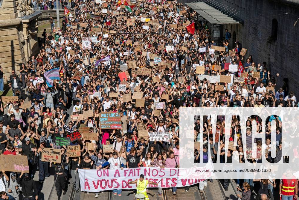 HIGH SCHOOL STUDENTS PROTEST PHOTOPQR LE MIDI LIBRE TOM SERRANO MONTPELLIER 10 13 2026 PHOTOS BY TOM SERRANO HIGH SCHOOL AND COLLEGE STUDENTS PROTEST IN MONTPELLIER CGT FACE-TO-FACE WITHLaw Enforcement on the Sidelines of the Gen Z Demonstration Crowd Movement France Fires have broken out at several schools in France as students protest by blocking access to educational institutions nationwide over school funding and learning conditions MONTPELLIER, HÉRAULT, France