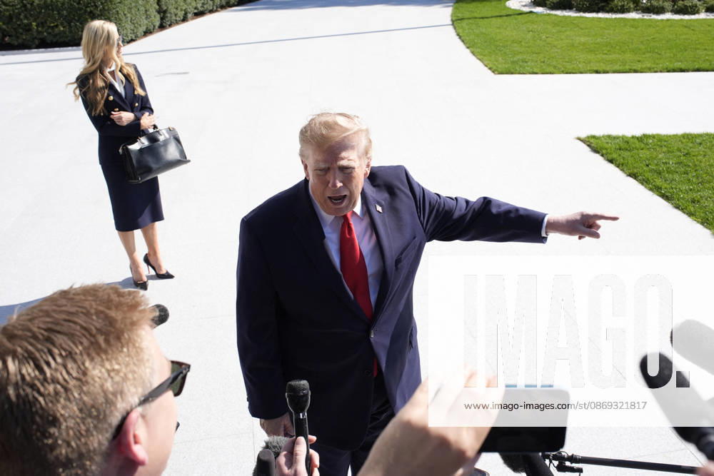 Donald Trump rdeparts to Alaska - Washington US President Donald Trump departs the White House in Washington en route Wasilla, Alaska on October 13, 2026. Photo by Yuri Gripas ABACAPRESS.COM Washington DC United States