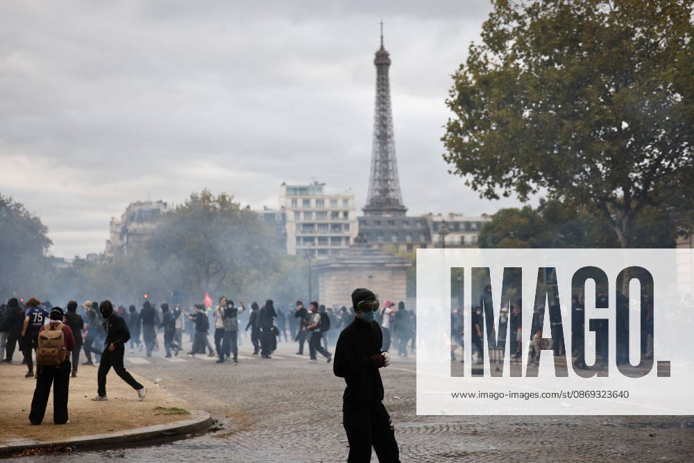 Students Protest in Paris - France - Tear gas and water cannon launched by police during a demonstration of high-school students near the Cathedral of Saint-Louis-des-Invalides in Paris, on October 13, 2026, as part of a nationwide high school mobilisation. France sees nationwide demonstrations on October 13 in support of students protesting poor classroom conditions for weeks, as authorities and participants remain wary of further violence. Photo by Raphael Lafargue ABACAPRESS.COM Paris France