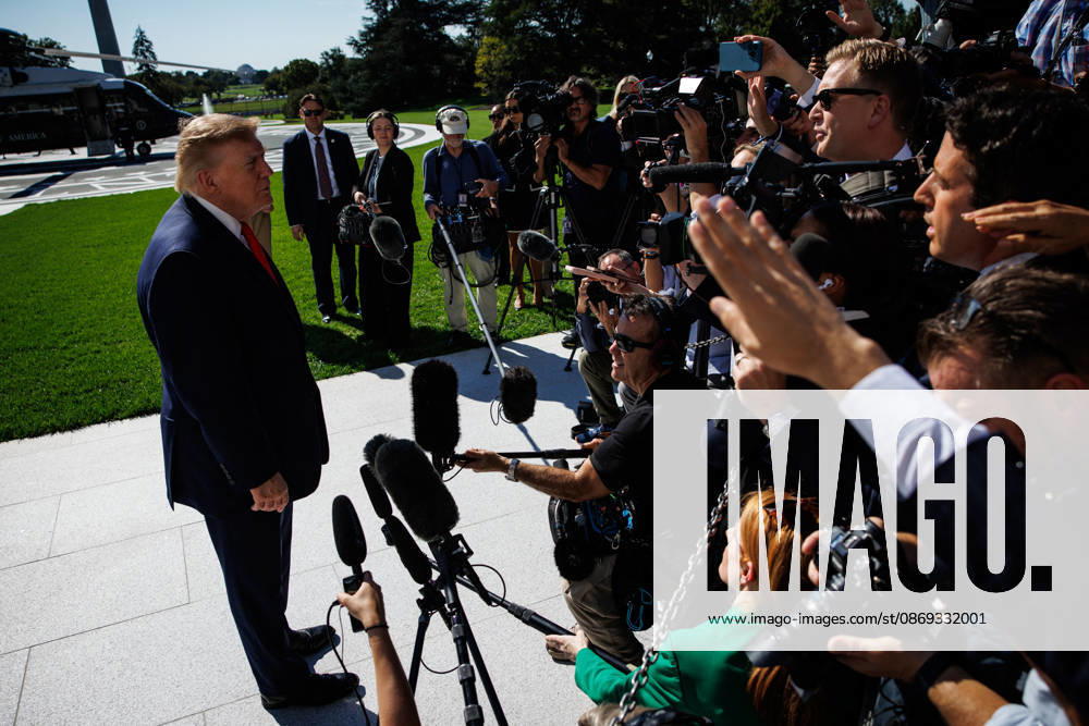 DC: President Trump Departs the White House President Donald Trump speaks to members of the media before departing from the South Lawn of the White House in Marine One on October 13, 2026 in Washington, D.C. Trump is heading to Wasilla, Alaska for a midterm campaign rally in support of Senator Dan Sullivan and Representative Nick Begich before heading to Las Vegas, Nevada where he will spend the night. (Photo by Samuel Corum Pool ABACAPRESS.COM) Washington DC United States