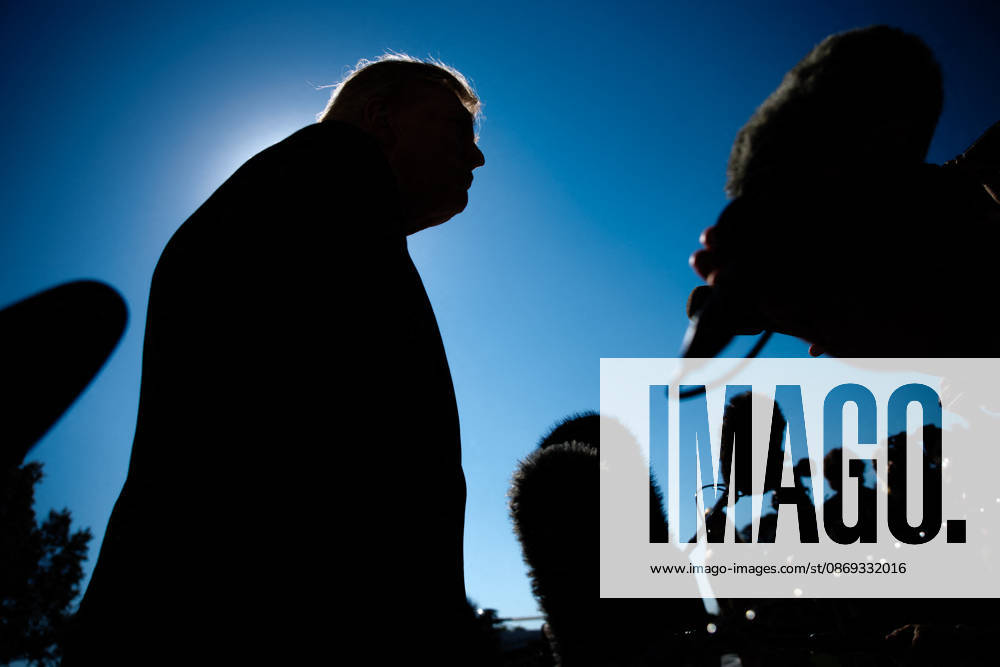 DC: President Trump Departs the White House President Donald Trump speaks to members of the media before departing from the South Lawn of the White House in Marine One on October 13, 2026 in Washington, D.C. Trump is heading to Wasilla, Alaska for a midterm campaign rally in support of Senator Dan Sullivan and Representative Nick Begich before heading to Las Vegas, Nevada where he will spend the night. (Photo by Samuel Corum Pool ABACAPRESS.COM) Washington DC United States