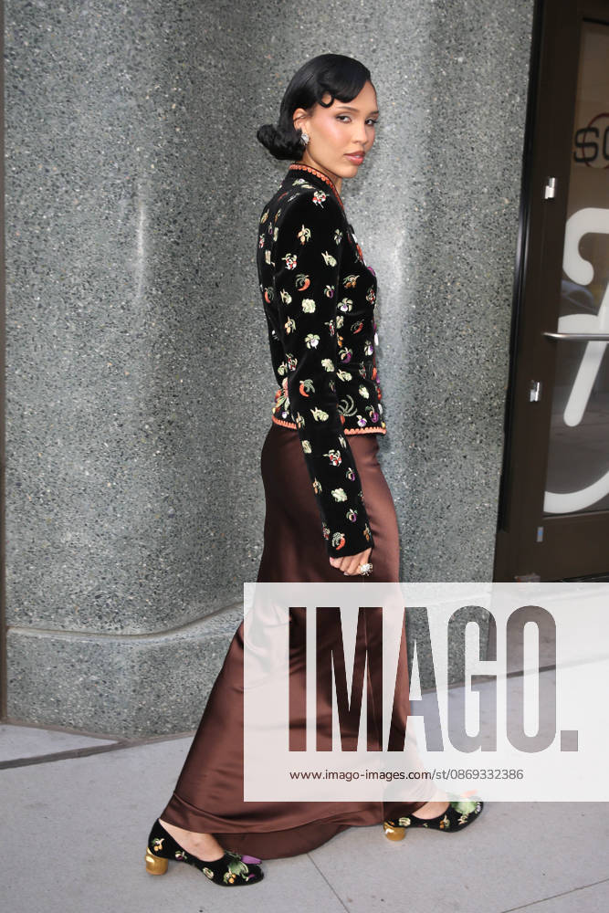 NARA SMITH at ABC Studios in New York City New York USA - ZUMAh16_ 20261013_zaf_h16_093