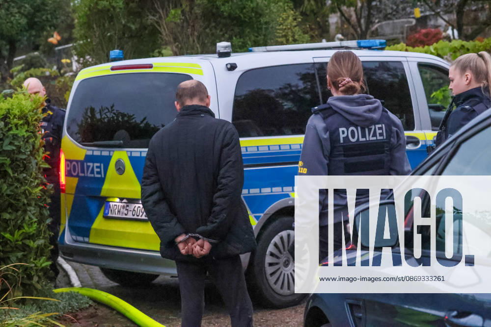 Wohnungsloses Paar nach Brandstiftung in Solingen festgenommen Für die Feuerwehr hieß es am Dienstagnachmittag (13.10.2026) gegen 16:05 Uhr ausrücken: In einer Kleingartenanlage am Ginsterweg in Solingen war es zum Vollbrand einer Gartenlaube gekommen. Als die Einsatzkräfte eintrafen stand eine Hütte bereits vollständig in Flammen, eine große Rauchsäule stieg über derm Gartenverein auf. Über mehrere hundert Meter musste eine Wasserversorgung gelegt werden bevor die Brandbekämpfung durchgeführt werden konnte. Rund vier Stunden später war der Brand gelöscht und die letzten Glutnester ebenfalls abgekühlt. Die der Besitzer der Gartenhütte berichtete, habe er bereits am Mittag ein wohnungsloses Paar in seiner Gartenlaube angetro