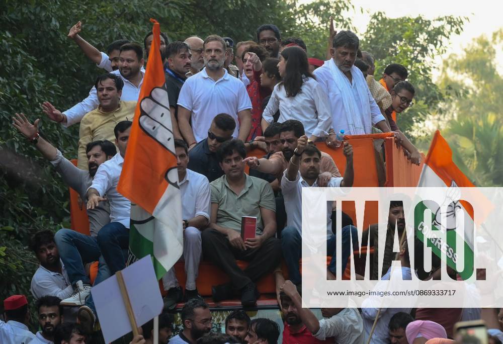 NEW DELHI, INDIA, OCTOBER 12, 2026: Congress leaders Rahul Gandhi and Priyanka Gandhi Vadra take part in a protest march from Barakhamba Road towards the Supreme Court in New Delhi, demanding the resignation of Chief Election Commissioner Gyanesh Kumar over alleged irregularities in the Special Intensive Revision (SIR) of electoral rolls. The Election Commission denies wrongdoing. New Delhi India - ZUMAq101 20261012_zna_q101_206