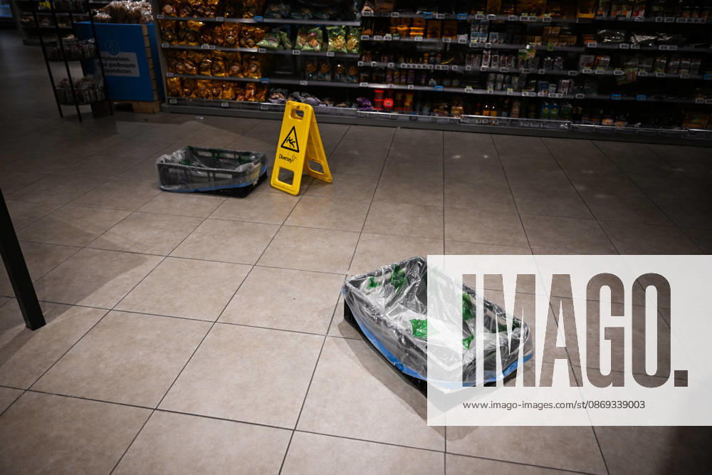 Suspected cyberattack disrupts supermarket operations across Europe ROTTERDAM, NETHERLANDS - OCTOBER 13: A major cybersecurity incident affecting supermarket chain Albert Heijn in Rotterdam, Netherlands on October 13, 2026, and other businesses disrupts operations in the Netherlands, France and other European countries. The ongoing investigation has raised concerns about a possible cyberattack, while the company warns customers of potential phishing attempts. Authorities and cybersecurity experts continue to assess the incident Mouneb Taim Anadolu Rotterdam Netherlands. Editorial use only. Please get in touch for any other usage.
