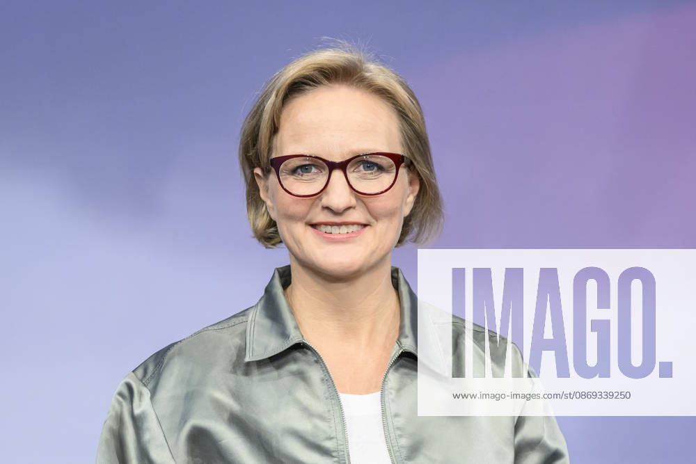 Im Bild v.l.: Franziska Brantner, Bündnis 90 Die Grünen (Parteivorsitzende), GER, Berlin, Studio, zu Gast bei Maischberger, politische Talkshow, TV, Format, mit Moderatorin Sandra Maischberger, Das Erste, aus Adlershof Am Studio 20, 13.10.2026,
