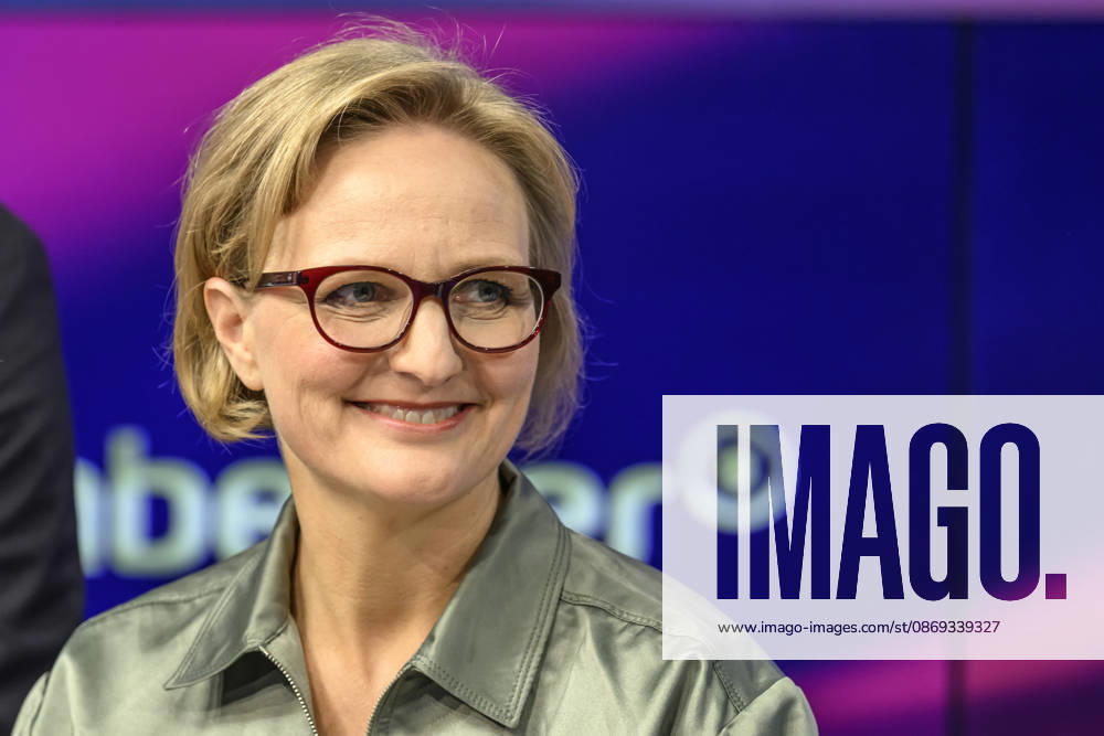 Im Bild v.l.: Franziska Brantner, Bündnis 90 Die Grünen (Parteivorsitzende), GER, Berlin, Studio, zu Gast bei Maischberger, politische Talkshow, TV, Format, mit Moderatorin Sandra Maischberger, Das Erste, aus Adlershof Am Studio 20, 13.10.2026,
