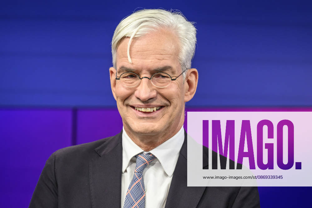 Im Bild v.l.: Mathias Middelberg, CDU (Präsidiumsmitglied), GER, Berlin, Studio, zu Gast bei Maischberger, politische Talkshow, TV, Format, mit Moderatorin Sandra Maischberger, Das Erste, aus Adlershof Am Studio 20, 13.10.2026,