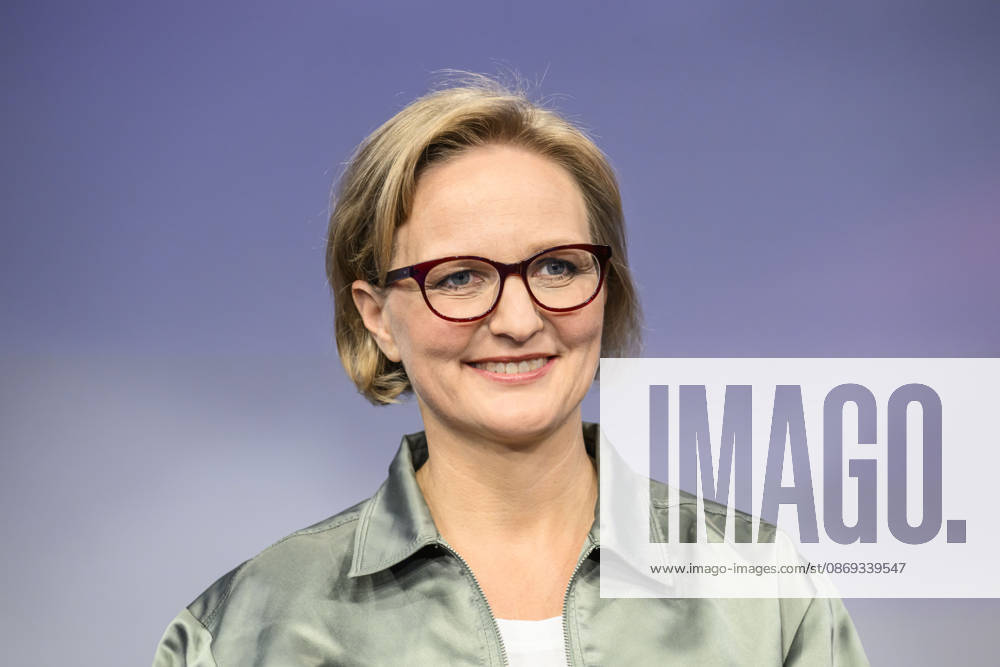 Im Bild v.l.: Franziska Brantner, Bündnis 90 Die Grünen (Parteivorsitzende), GER, Berlin, Studio, zu Gast bei Maischberger, politische Talkshow, TV, Format, mit Moderatorin Sandra Maischberger, Das Erste, aus Adlershof Am Studio 20, 13.10.2026,