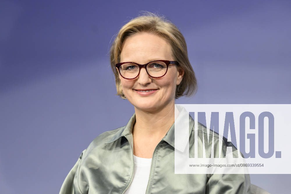 Im Bild v.l.: Franziska Brantner, Bündnis 90 Die Grünen (Parteivorsitzende), GER, Berlin, Studio, zu Gast bei Maischberger, politische Talkshow, TV, Format, mit Moderatorin Sandra Maischberger, Das Erste, aus Adlershof Am Studio 20, 13.10.2026,