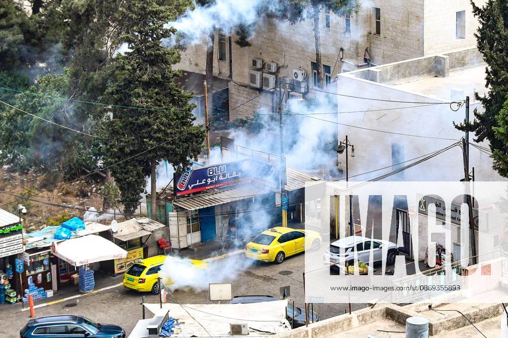 Ramallah, Palestine, State of: RAMALLAH, WEST BANK, PALESTINE, OCTOBER 13, 2026: Israeli forces conduct a raid in Ramallah in the occupied West Bank. The operation includes a raid on the offices of Addameer Prisoner Support and Human Rights Association. The Palestinian Ministry of Health reported two people wounded, including a 14-year-old boy wounded by Israeli gunfire, while several others were treated for tear gas inhalation. Ramallah Palestine, State of - ZUMAq101 20261013_zna_q101_187