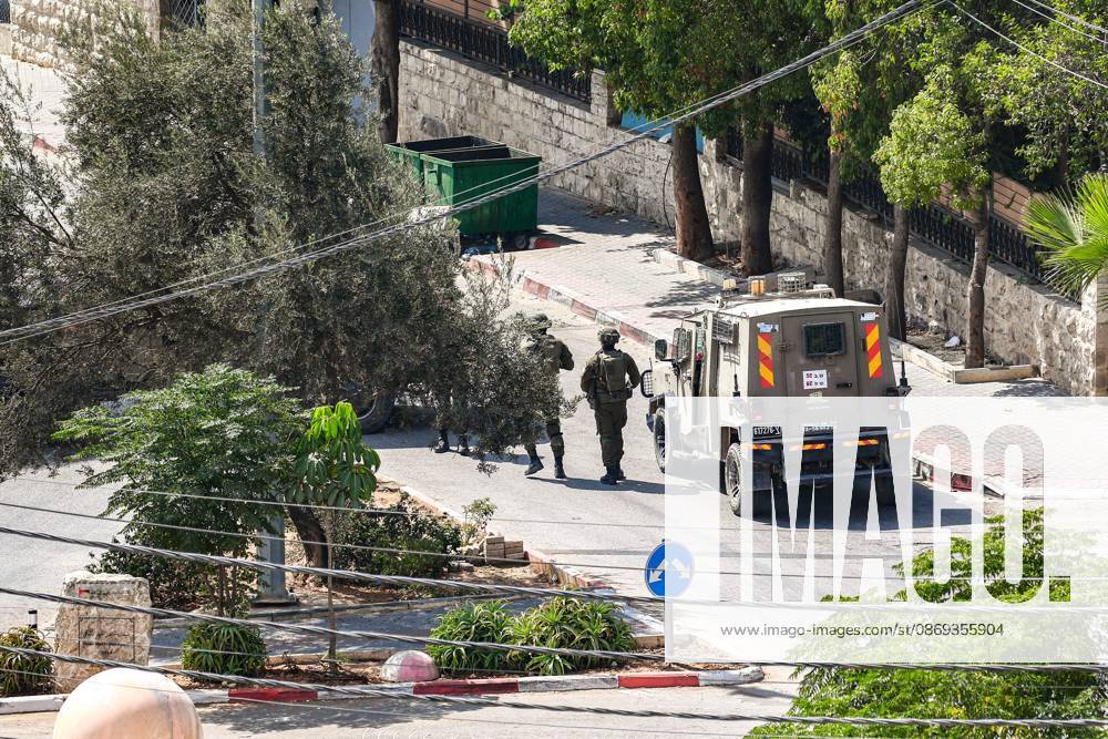 Ramallah, Palestine, State of: RAMALLAH, WEST BANK, PALESTINE, OCTOBER 13, 2026: Israeli forces conduct a raid in Ramallah in the occupied West Bank. The operation includes a raid on the offices of Addameer Prisoner Support and Human Rights Association. The Palestinian Ministry of Health reported two people wounded, including a 14-year-old boy wounded by Israeli gunfire, while several others were treated for tear gas inhalation. Ramallah Palestine, State of - ZUMAq101 20261013_zna_q101_190