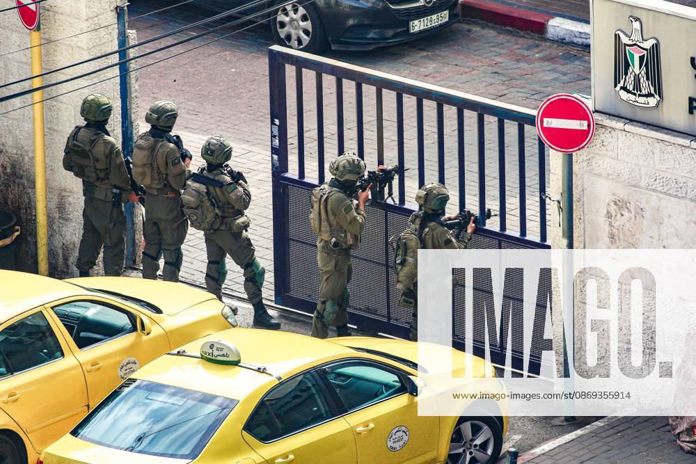 Ramallah, Palestine, State of: RAMALLAH, WEST BANK, PALESTINE, OCTOBER 13, 2026: Israeli forces conduct a raid in Ramallah in the occupied West Bank. The operation includes a raid on the offices of Addameer Prisoner Support and Human Rights Association. The Palestinian Ministry of Health reported two people wounded, including a 14-year-old boy wounded by Israeli gunfire, while several others were treated for tear gas inhalation. Ramallah Palestine, State of - ZUMAq101 20261013_zna_q101_193