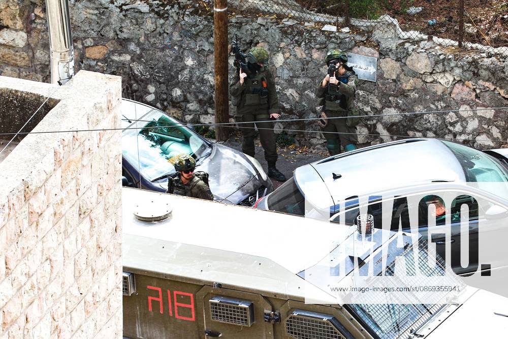 Ramallah, Palestine, State of: RAMALLAH, WEST BANK, PALESTINE, OCTOBER 13, 2026: Israeli forces conduct a raid in Ramallah in the occupied West Bank. The operation includes a raid on the offices of Addameer Prisoner Support and Human Rights Association. The Palestinian Ministry of Health reported two people wounded, including a 14-year-old boy wounded by Israeli gunfire, while several others were treated for tear gas inhalation. Ramallah Palestine, State of - ZUMAq101 20261013_zna_q101_200