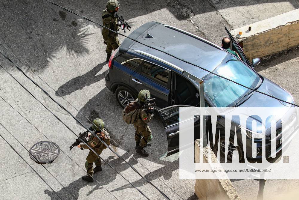 Ramallah, Palestine, State of: RAMALLAH, WEST BANK, PALESTINE, OCTOBER 13, 2026: Israeli forces conduct a raid in Ramallah in the occupied West Bank. The operation includes a raid on the offices of Addameer Prisoner Support and Human Rights Association. The Palestinian Ministry of Health reported two people wounded, including a 14-year-old boy wounded by Israeli gunfire, while several others were treated for tear gas inhalation. Ramallah Palestine, State of - ZUMAq101 20261013_zna_q101_204