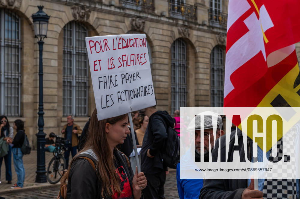 High school students are protesting all over France, particularly here in Bordeaux. Their grievances are as follows: a shortage of staff, overcrowded class schedules, dilapidated infrastructure, a stressful college counseling process (career guidance), and deteriorating learning conditions. Bordeaux France - ZUMAh207 20261013_zip_h207_001