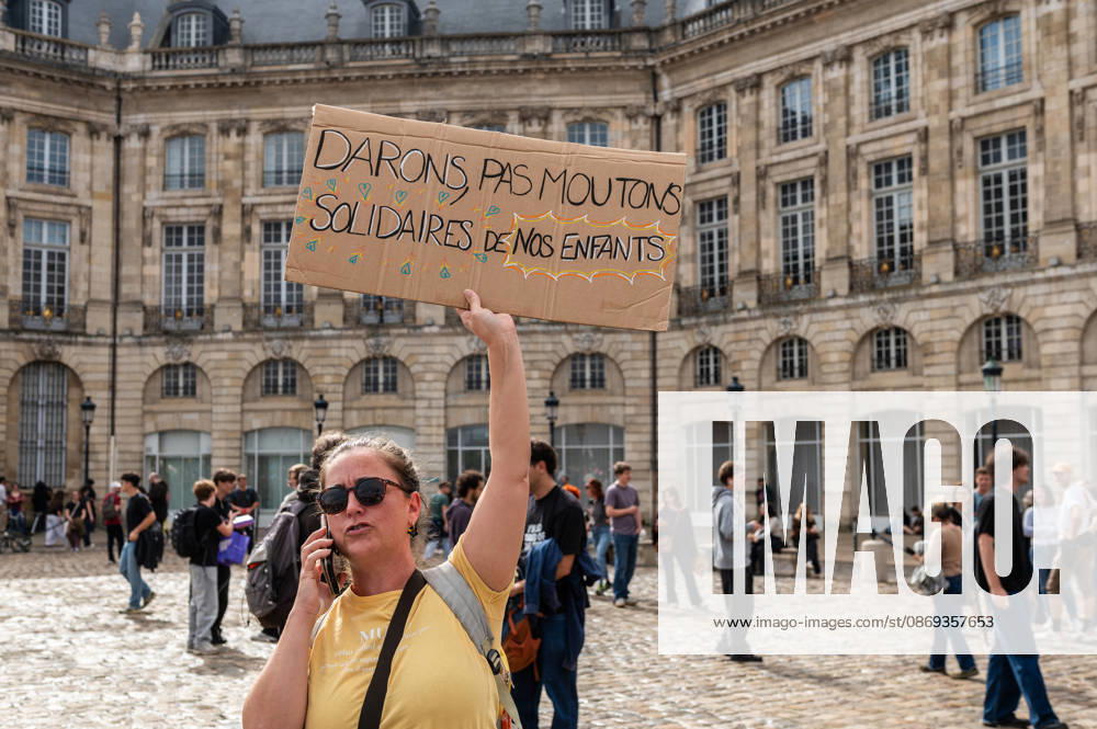 High school students are protesting all over France, particularly here in Bordeaux. Their grievances are as follows: a shortage of staff, overcrowded class schedules, dilapidated infrastructure, a stressful college counseling process (career guidance), and deteriorating learning conditions. Bordeaux France - ZUMAh207 20261013_zip_h207_013