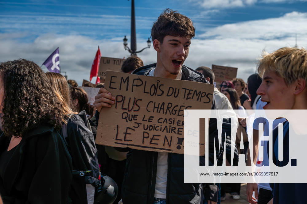 High school students are protesting all over France, particularly here in Bordeaux. Their grievances are as follows: a shortage of staff, overcrowded class schedules, dilapidated infrastructure, a stressful college counseling process (career guidance), and deteriorating learning conditions. Bordeaux France - ZUMAh207 20261013_zip_h207_054