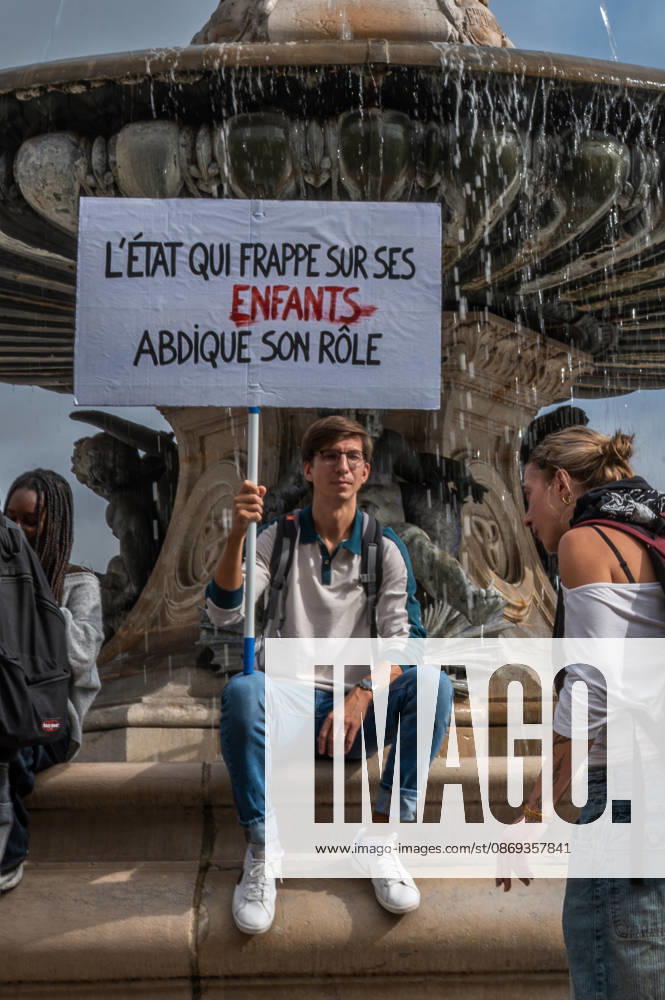 High school students are protesting all over France, particularly here in Bordeaux. Their grievances are as follows: a shortage of staff, overcrowded class schedules, dilapidated infrastructure, a stressful college counseling process (career guidance), and deteriorating learning conditions. Bordeaux France - ZUMAh207 20261013_zip_h207_096