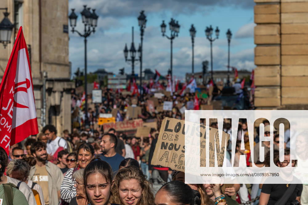 High school students are protesting all over France, particularly here in Bordeaux. Their grievances are as follows: a shortage of staff, overcrowded class schedules, dilapidated infrastructure, a stressful college counseling process (career guidance), and deteriorating learning conditions. Bordeaux France - ZUMAh207 20261013_zip_h207_070