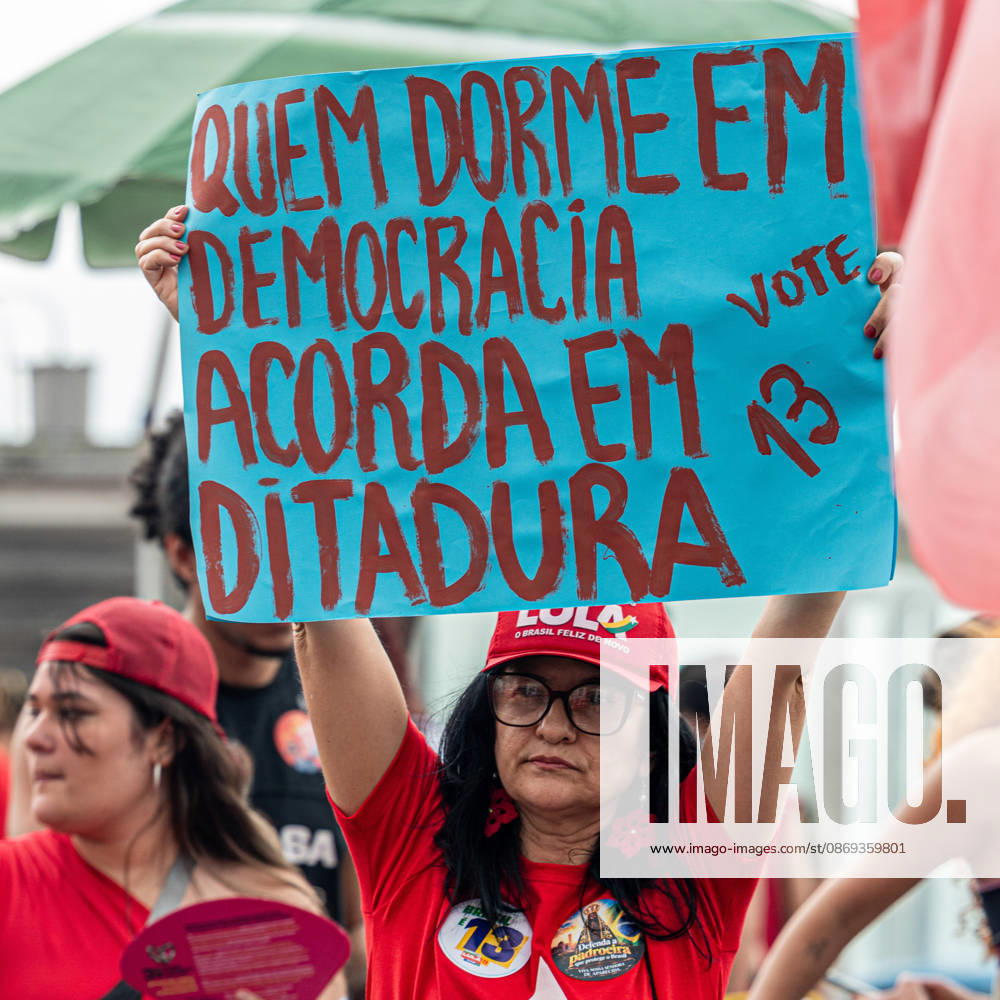 RIO DE JANEIRO, RJ - 12.10.2026: BRASIL PELA DEMOCRACIA RJ - Pro-Lula rally - Brazil for democracy, held this Monday (12) in Copacabana in Rio de Janeiro RJ. x3031012x RaphaxSilva