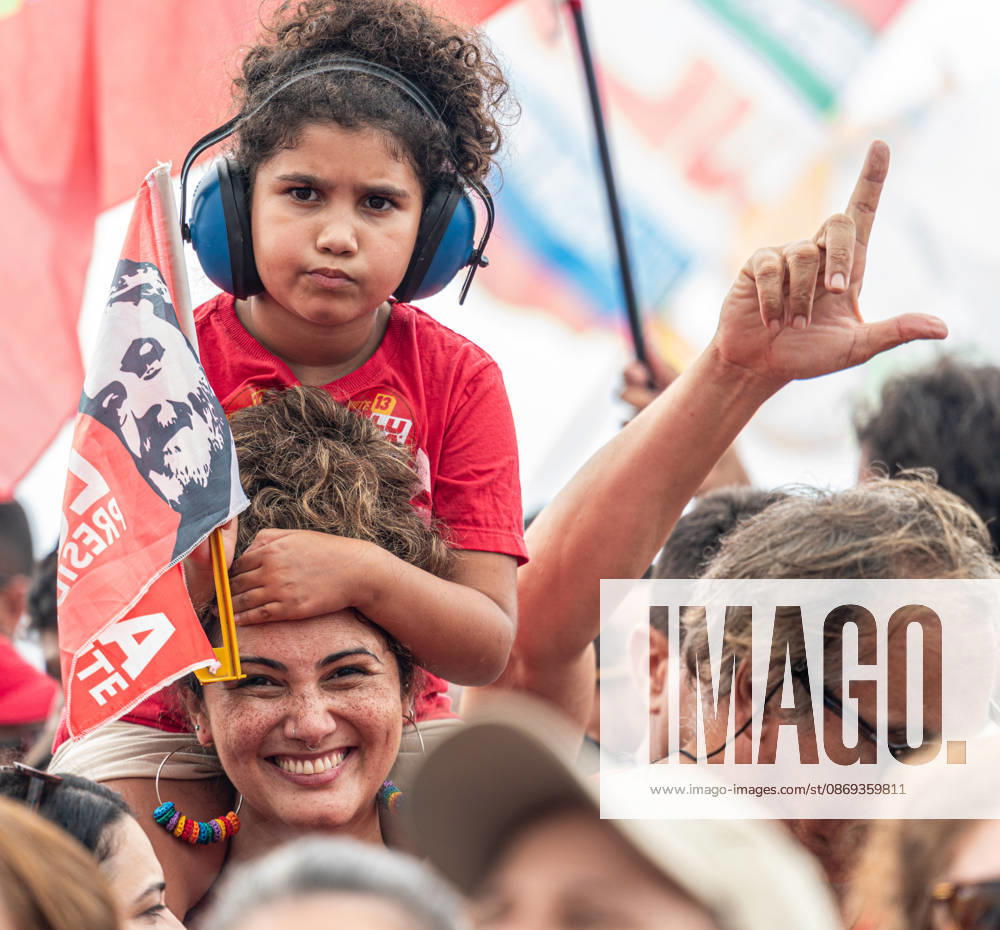 RIO DE JANEIRO, RJ - 12.10.2026: BRASIL PELA DEMOCRACIA RJ - Pro-Lula rally - Brazil for democracy, held this Monday (12) in Copacabana in Rio de Janeiro RJ. x3031022x RaphaxSilva