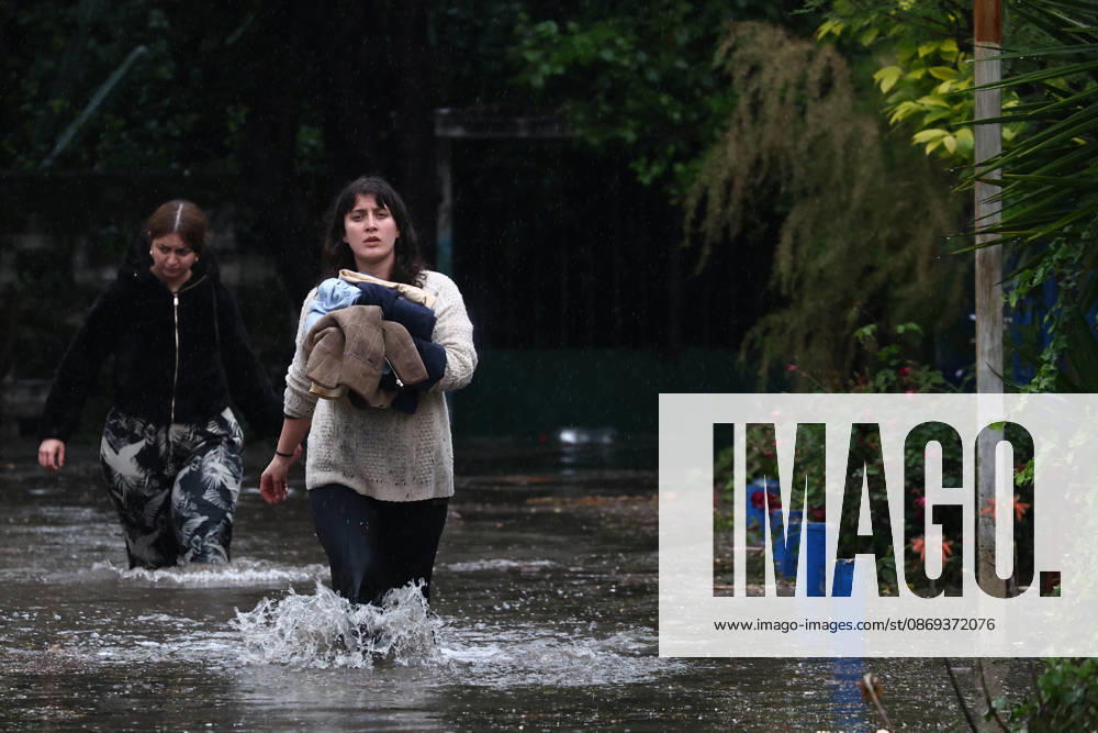 Chile declares a red alert in Santiago following heavy hailstorm SANTIAGO, CHILE - OCTOBER 13: Residents evacuate their inundated homes after heavy rain and hail battered Santiago, Chile, on October 13, 2026. The severe storm flooded residential neighborhoods and submerged streets, prompting local authorities to declare a red alert across the capital as emergency crews assisted in evacuating affected areas. Lucas Aguayo Araos Anadolu Santiago Chile. Editorial use only. Please get in touch for any other usage.