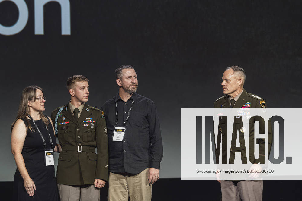 Soldiers honored on stage at the AUSA 2026 Eisenhower Luncheon WASHINGTON, DC, OCTOBER 13: U.S. Army soldiers are recognized on stage during the Dwight D. Eisenhower Luncheon at the Association of the United States Army (AUSA) 2026 Annual Meeting and Exposition at the Walter E. Washington Convention Center on October 13, 2026 in Washington, DC., Credit:Oliver Ehmig Velez Oliver Ehmig Avalon